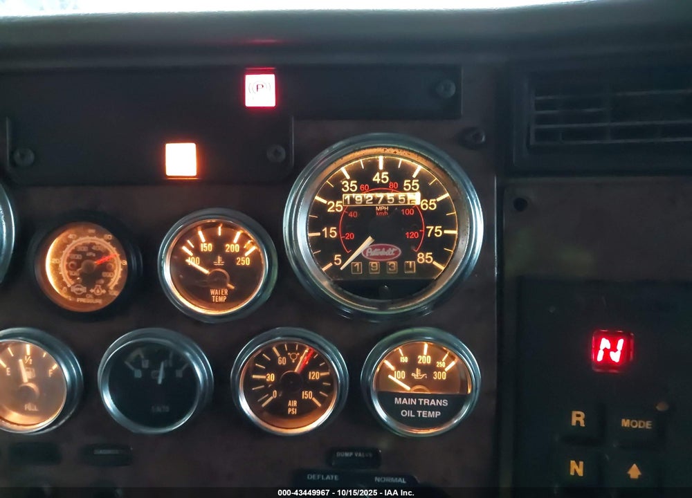 2006 PETERBILT 335 VIN: 2NPLHZ7X06M658399