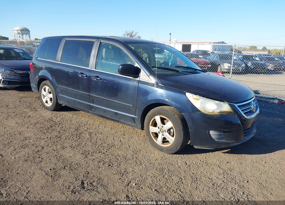 2010 VOLKSWAGEN ROUTAN VIN: 2V4RW5DX5AR305940