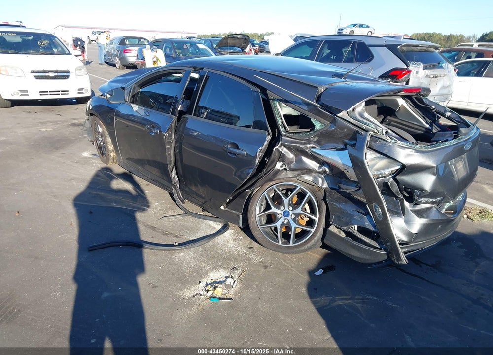 2015 FORD FOCUS SE VIN: 1FADP3K29FL372348