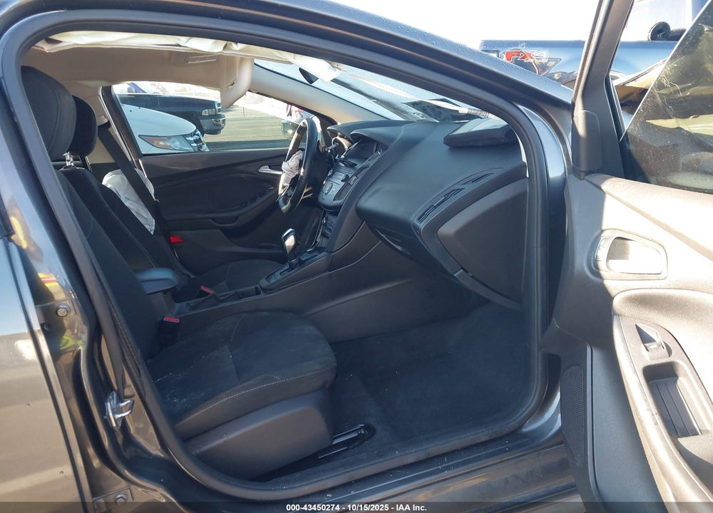 2015 FORD FOCUS SE VIN: 1FADP3K29FL372348