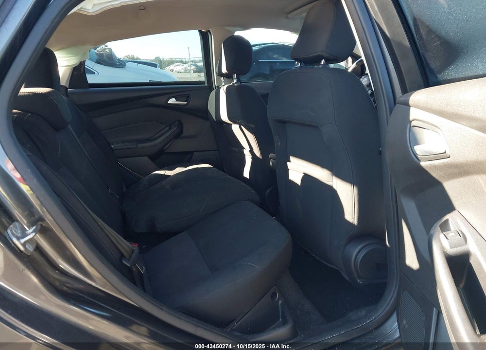 2015 FORD FOCUS SE VIN: 1FADP3K29FL372348
