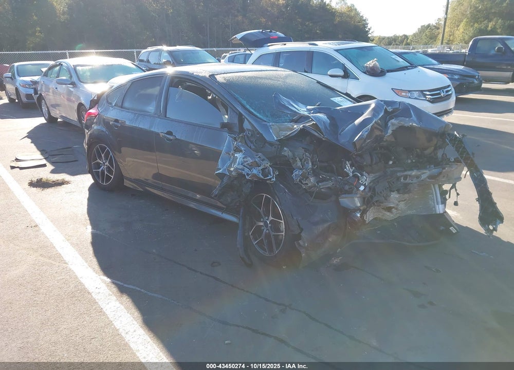 2015 FORD FOCUS SE VIN: 1FADP3K29FL372348