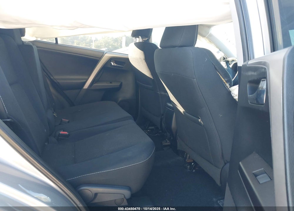 2016 TOYOTA RAV4 XLE VIN: 2T3WFREV5GW268243
