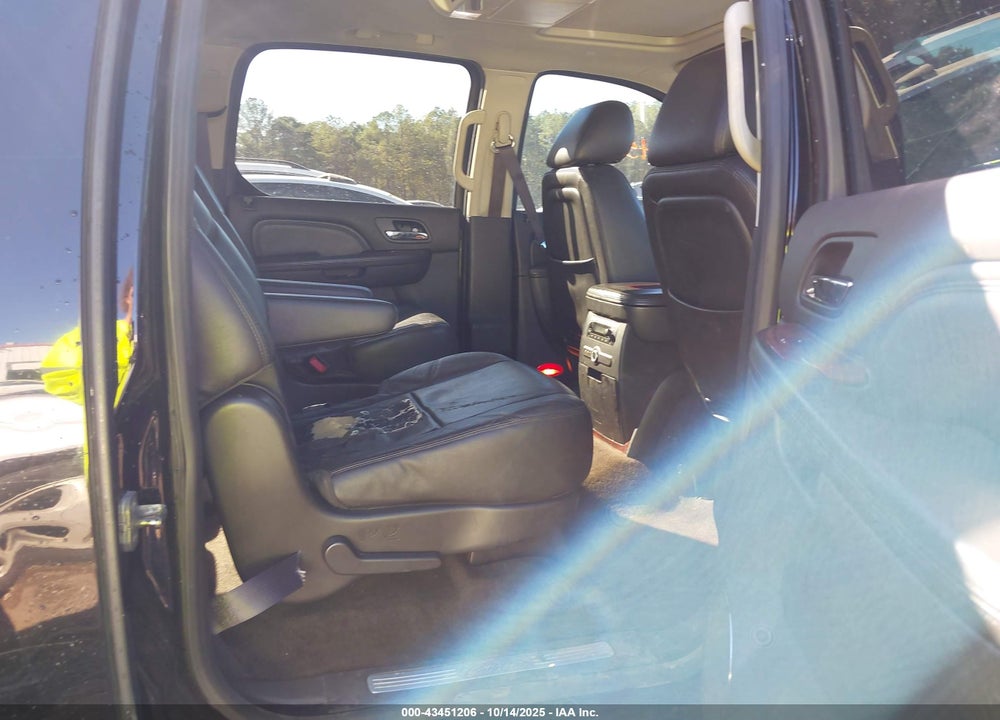 2014 CADILLAC ESCALADE ESV VIN: 1GYS4HEF5ER238531