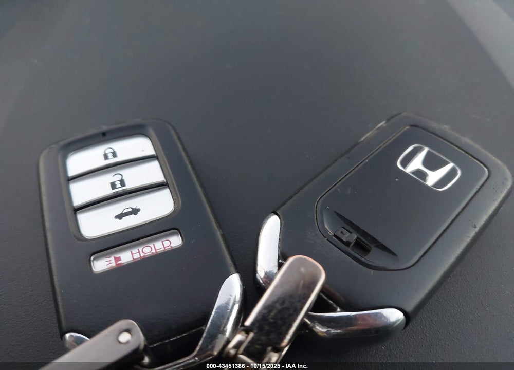2018 HONDA CIVIC VIN: 19XFC1E37JE001813