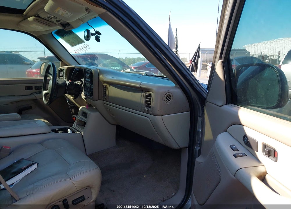 2002 CHEVROLET SUBURBAN 2500 LT VIN: 3GNGK26G92G296599