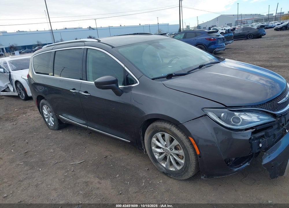 2018 CHRYSLER PACIFICA TOURING L VIN: 2C4RC1BG2JR155378