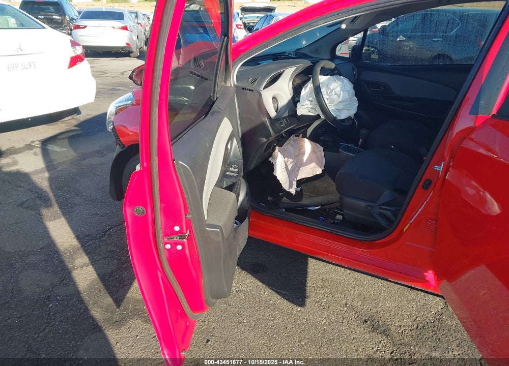 2015 TOYOTA YARIS LE VIN: VNKKTUD32FA038531
