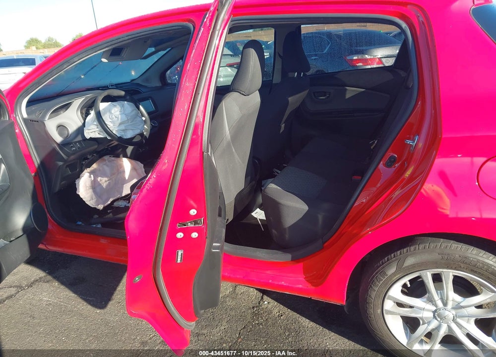 2015 TOYOTA YARIS LE VIN: VNKKTUD32FA038531