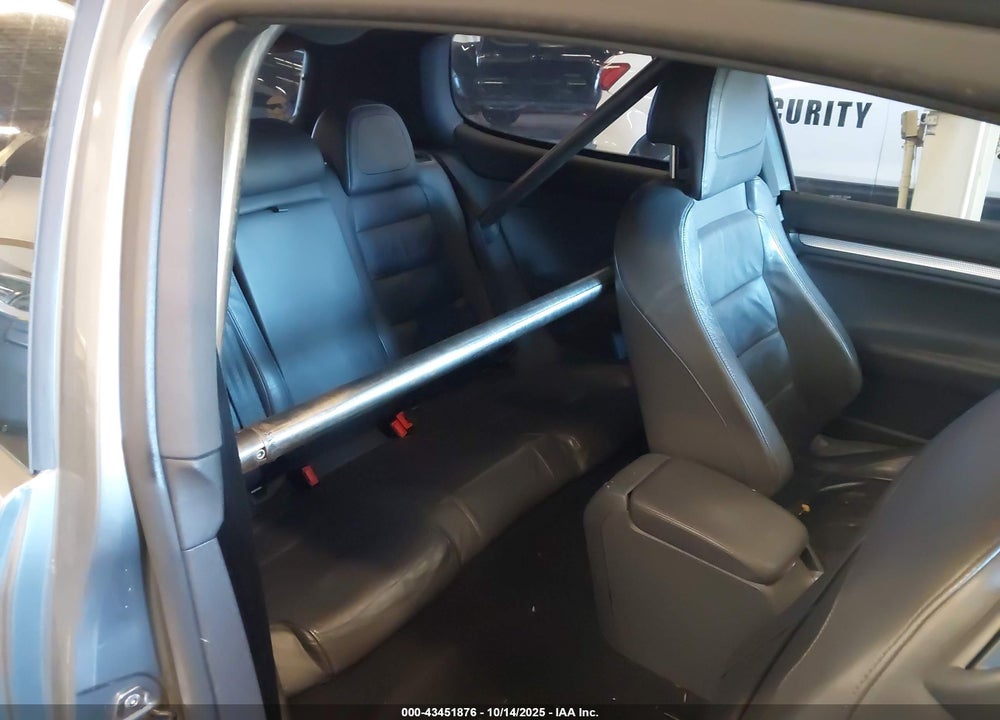 2008 VOLKSWAGEN R32 VIN: WVWKC71K28W026732