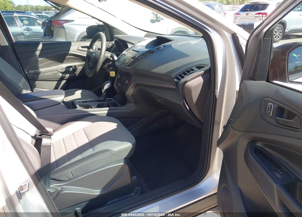 2017 FORD ESCAPE VIN: 1FMCU0F78HUB81323