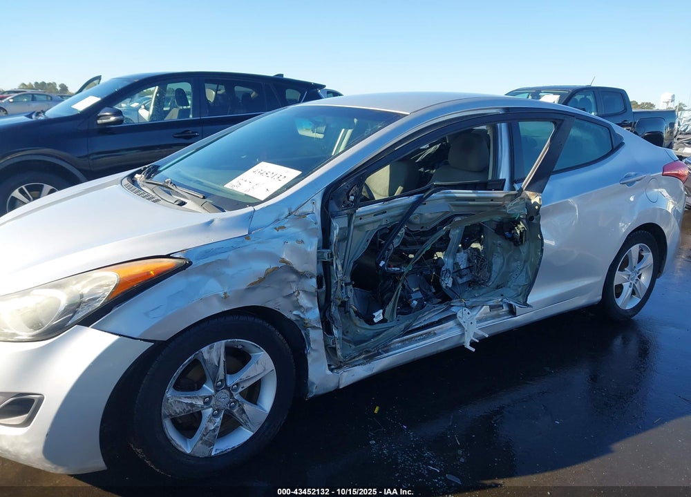 2013 HYUNDAI ELANTRA VIN: 5NPDH4AE9DH265729