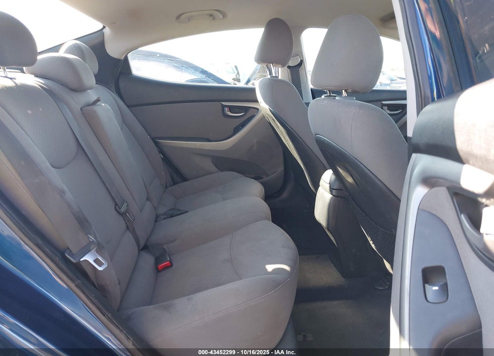 2015 HYUNDAI ELANTRA VIN: 5NPDH4AE1FH640659