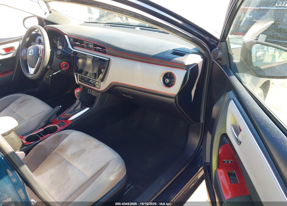 2018 TOYOTA COROLLA LE VIN: 5YFBURHE5JP769795