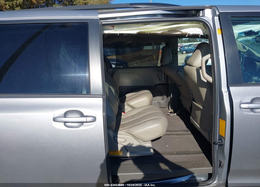 2011 TOYOTA SIENNA XLE V6 VIN: 5TDYK3DC2BS074975