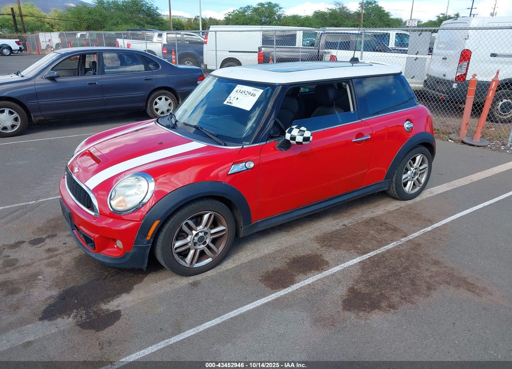 2011 MINI COOPER S VIN: WMWSV3C56BTY13330
