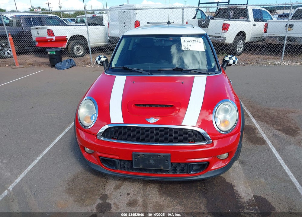 2011 MINI COOPER S VIN: WMWSV3C56BTY13330