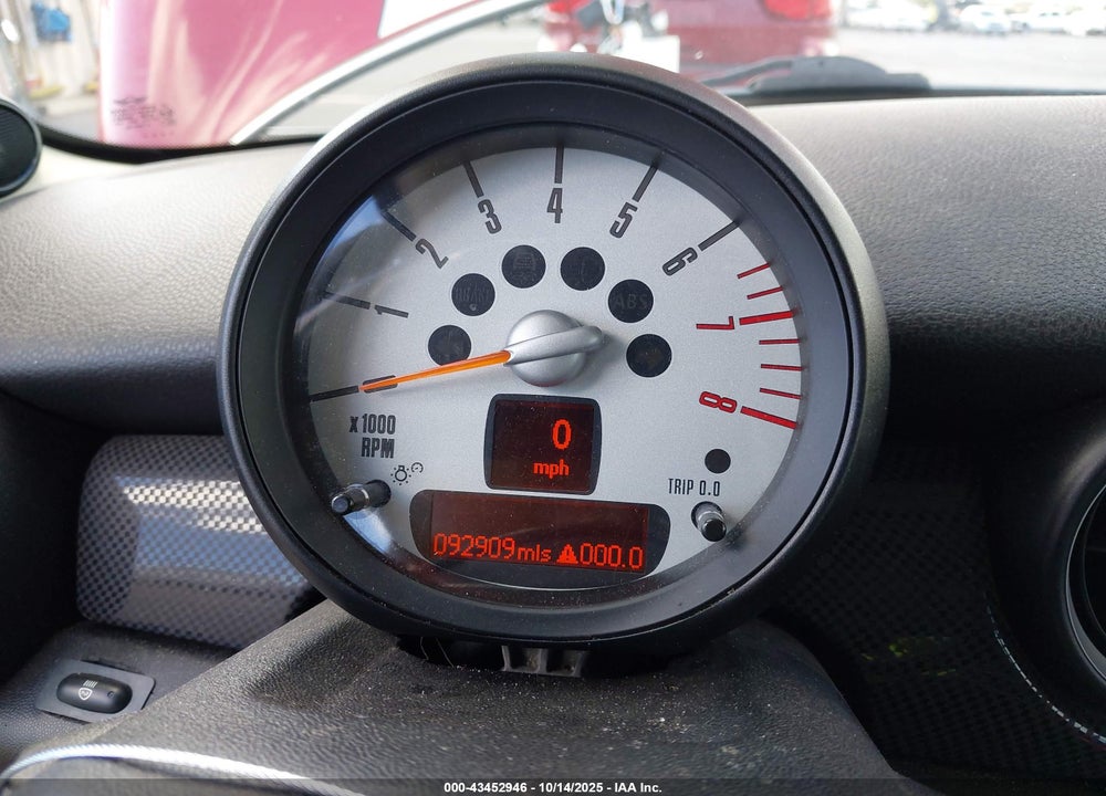 2011 MINI COOPER S VIN: WMWSV3C56BTY13330