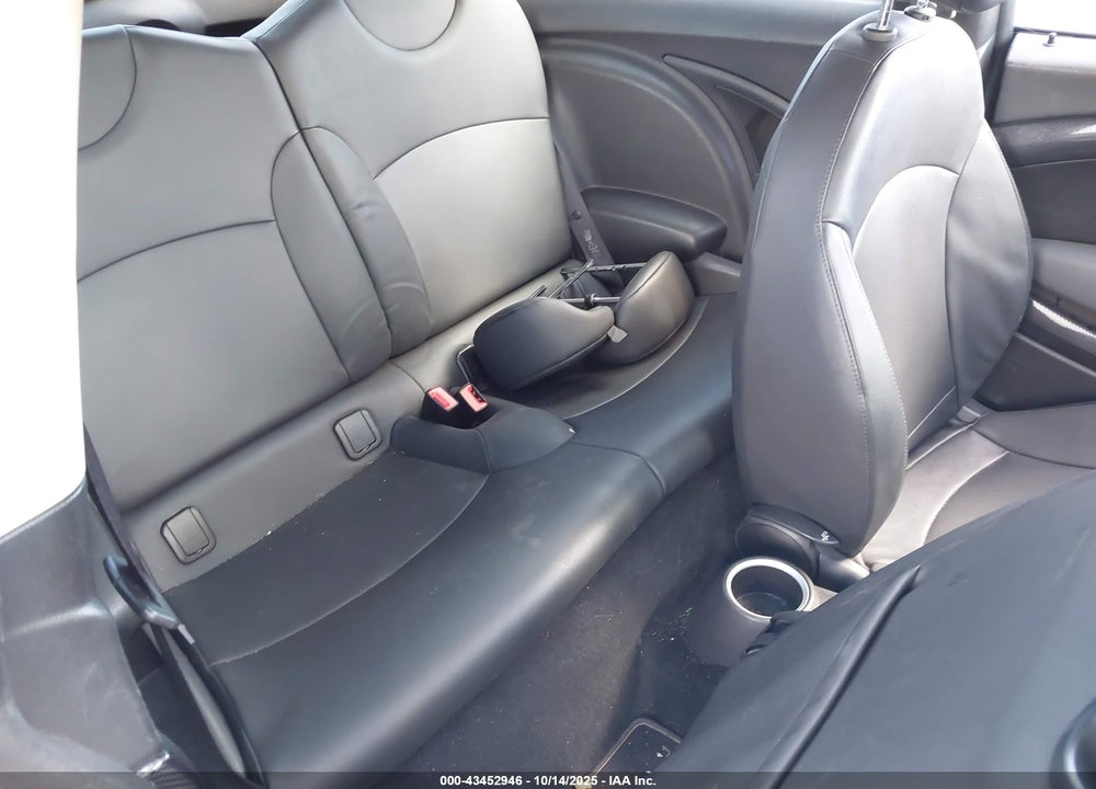 2011 MINI COOPER S VIN: WMWSV3C56BTY13330