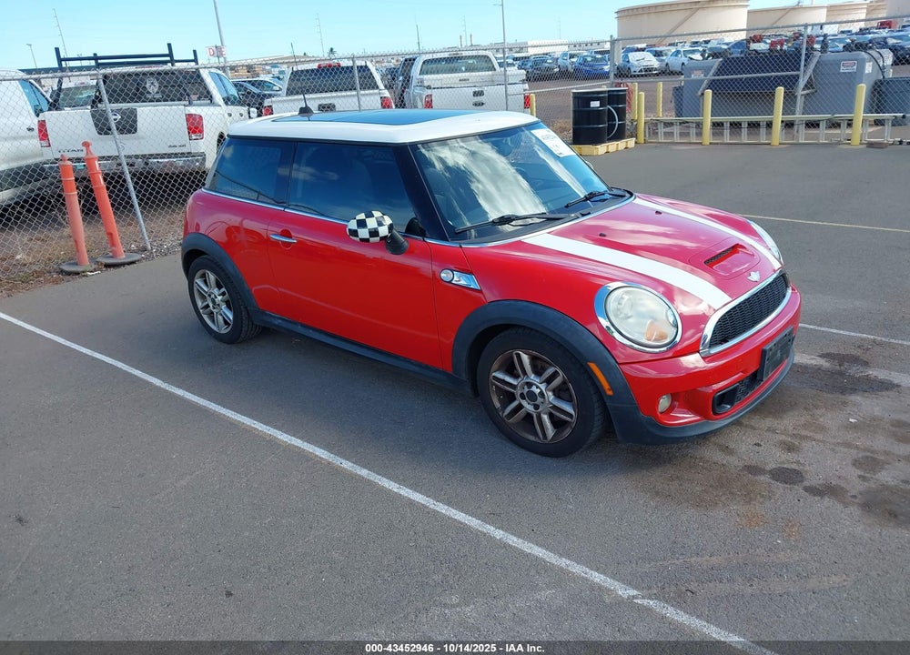 2011 MINI COOPER S VIN: WMWSV3C56BTY13330