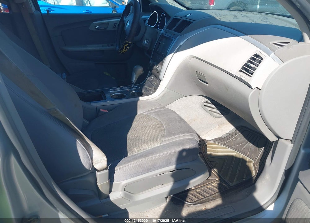 2011 CHEVROLET TRAVERSE LS VIN: 1GNKREED8BJ277362