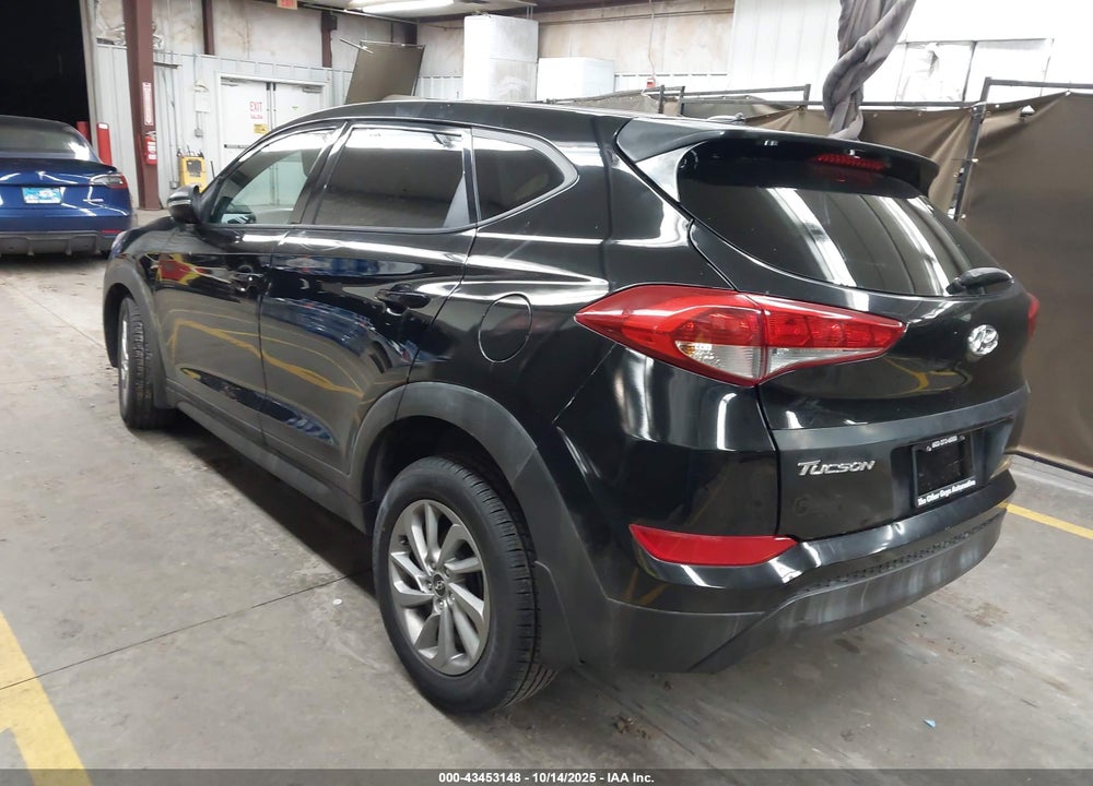 2017 HYUNDAI TUCSON SE VIN: KM8J23A48HU555912