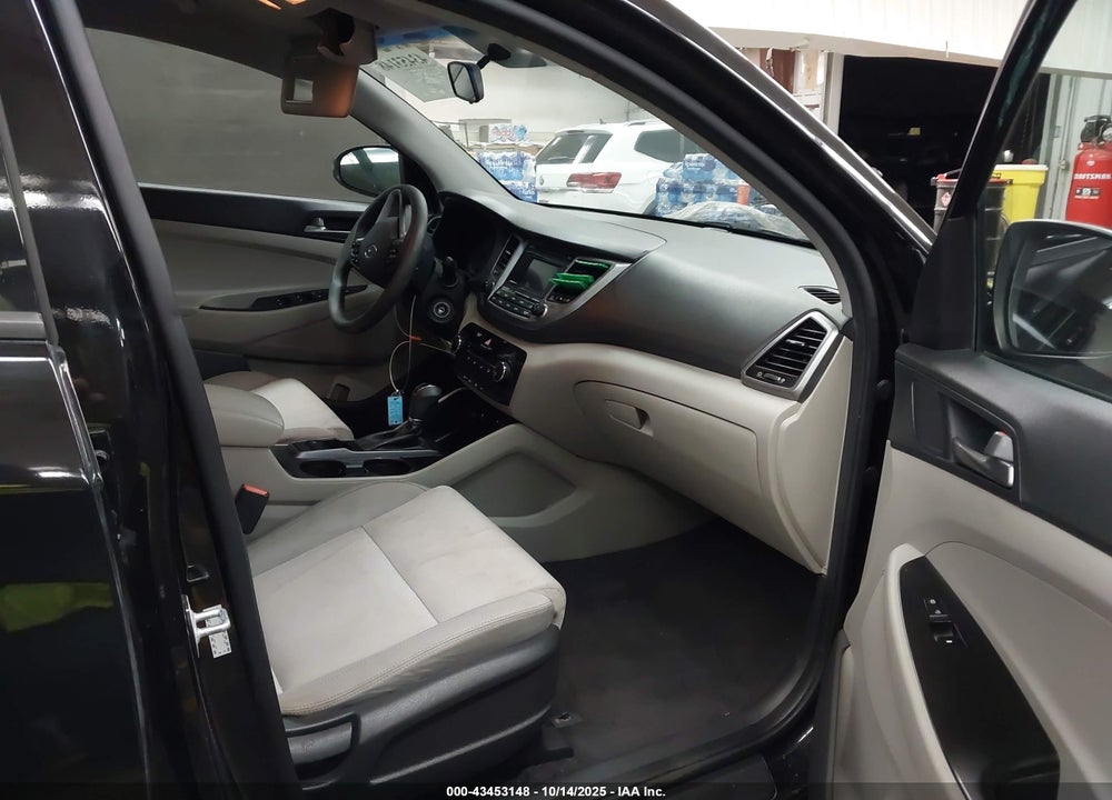 2017 HYUNDAI TUCSON SE VIN: KM8J23A48HU555912