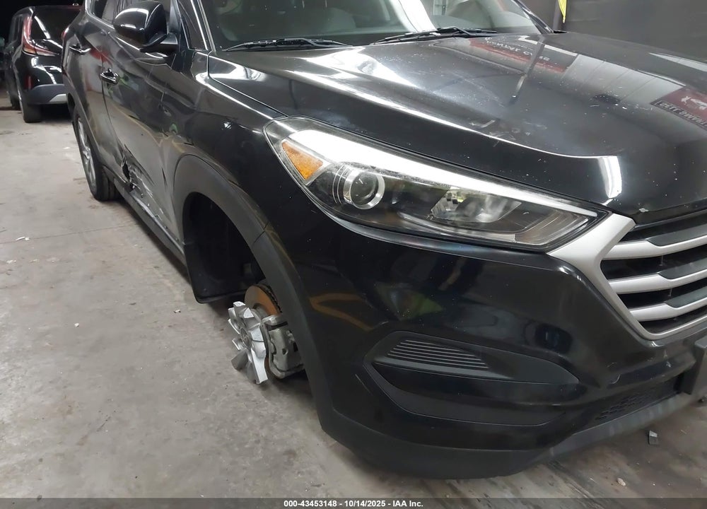 2017 HYUNDAI TUCSON SE VIN: KM8J23A48HU555912