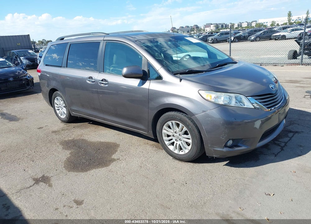 2012 TOYOTA SIENNA XLE V6 8 PASSENGER VIN: 5TDYK3DC8CS267049