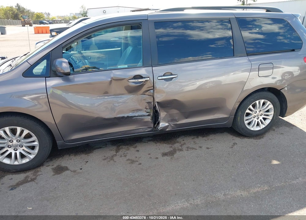 2012 TOYOTA SIENNA XLE V6 8 PASSENGER VIN: 5TDYK3DC8CS267049