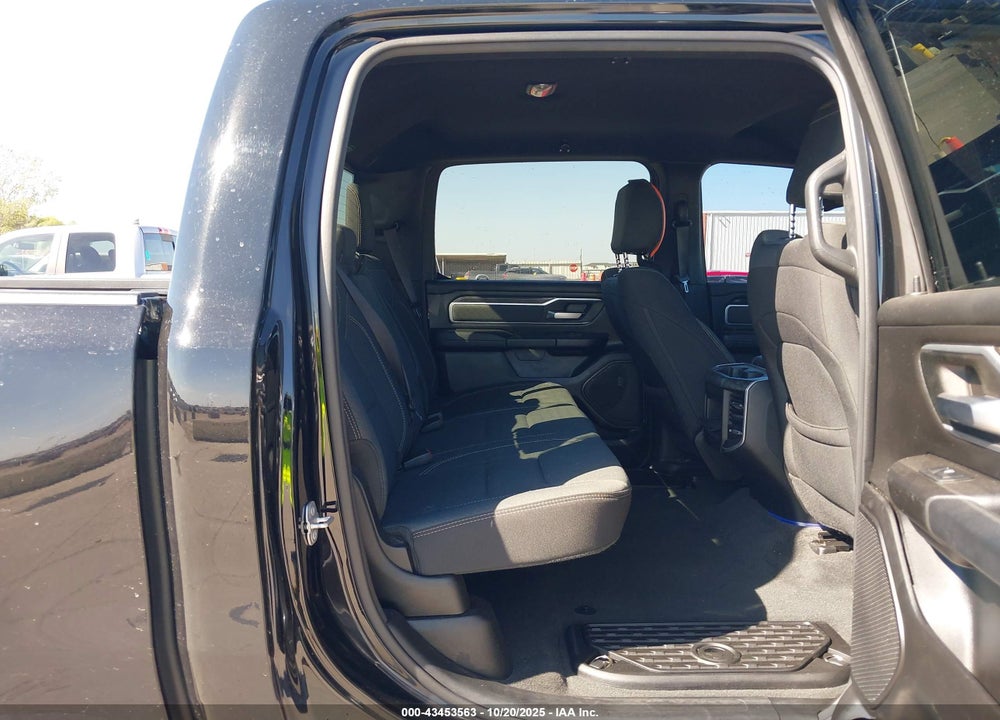 2022 RAM 1500 BIG HORN 4X2 5'7 BOX VIN: 1C6RREFG5NN324237
