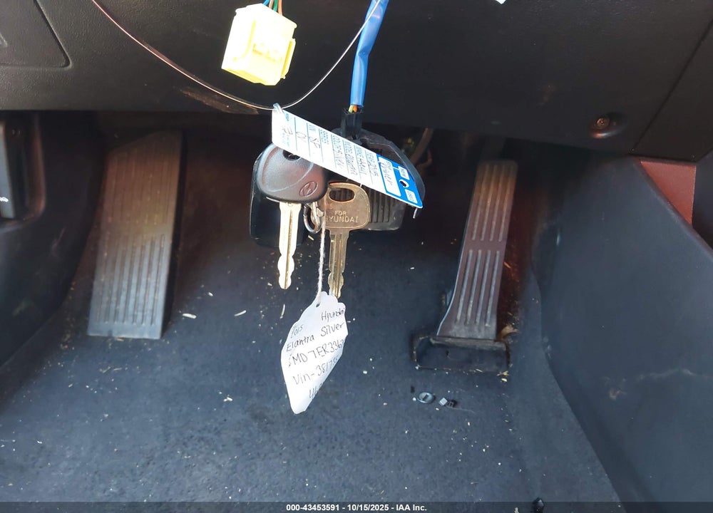 2015 HYUNDAI ELANTRA VIN: KMHDH4AE8FU381735