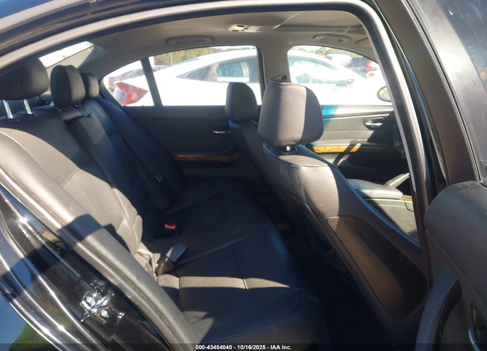 2007 BMW 3 SERIES VIN: WBAVA37517NE29862