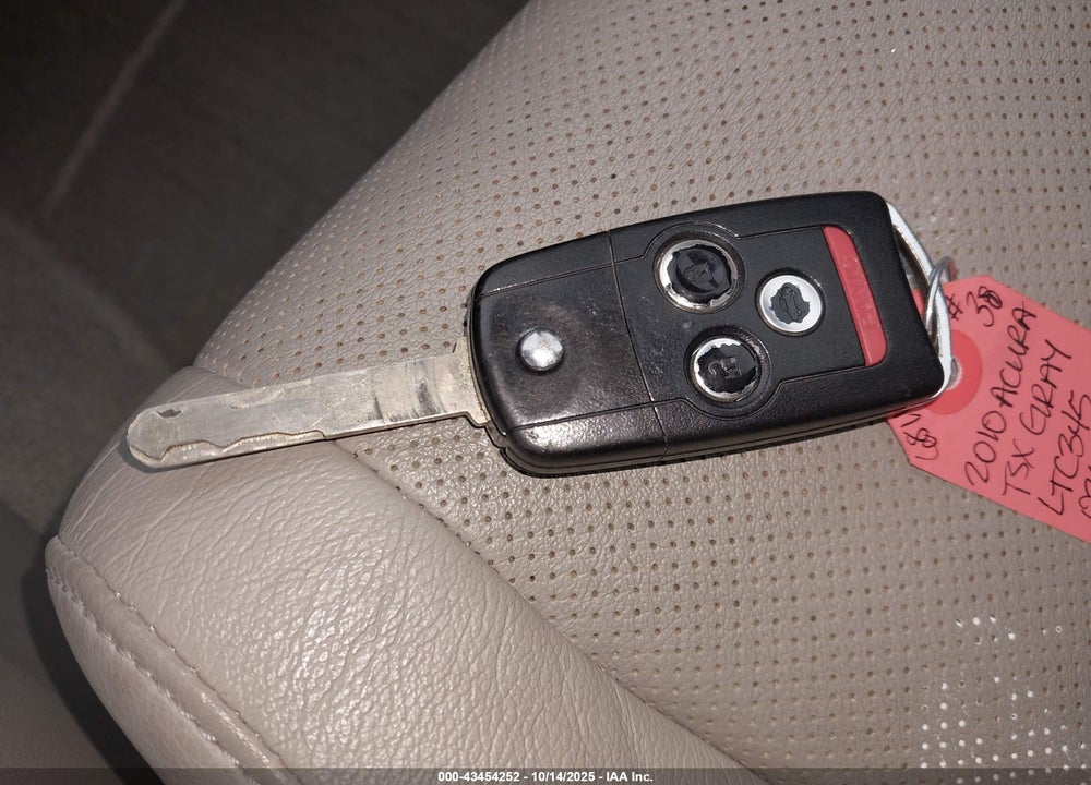 2010 ACURA TSX VIN: JH4CU2F60AC026573