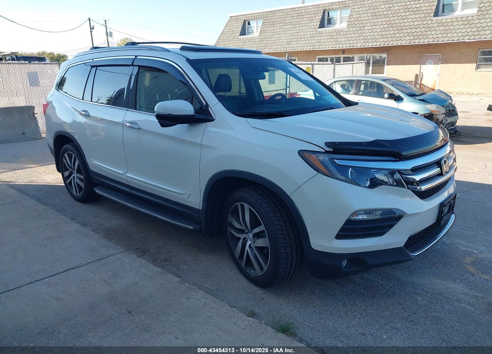 2017 HONDA PILOT TOURING VIN: 5FNYF6H97HB043142