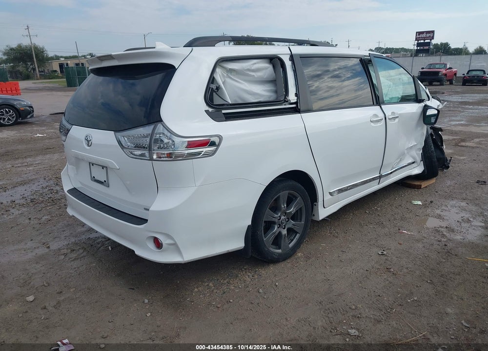 2018 TOYOTA SIENNA SE PREMIUM 8 PASSENGER VIN: 5TDXZ3DC3JS959143