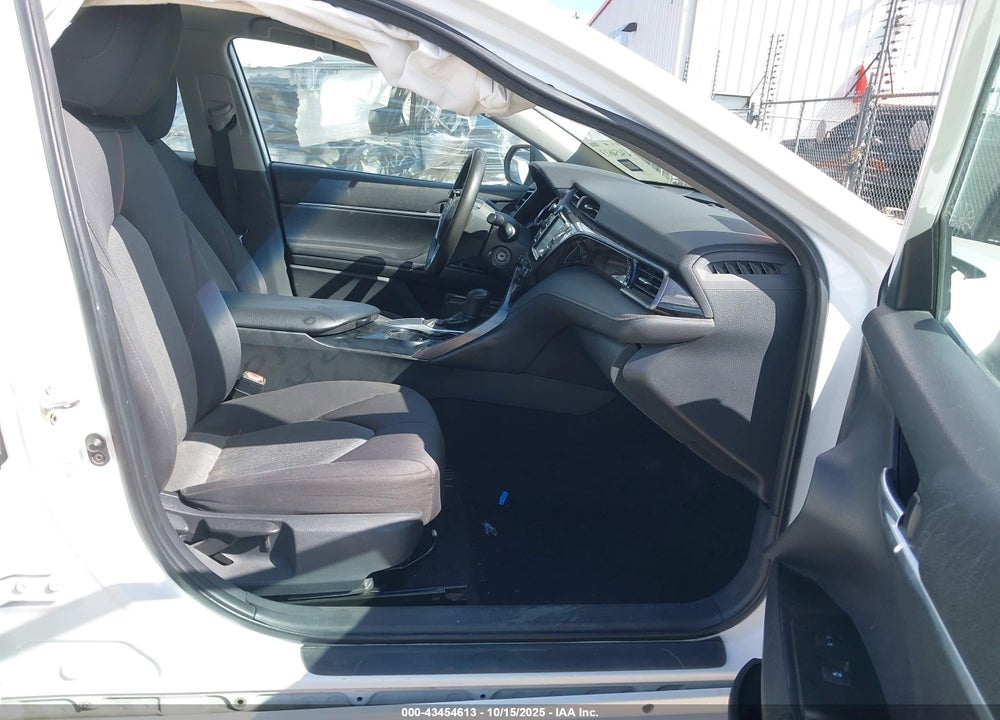 2019 TOYOTA CAMRY LE VIN: 4T1B11HK7KU243717