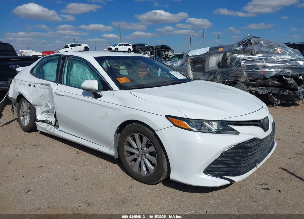 2019 TOYOTA CAMRY LE VIN: 4T1B11HK7KU243717