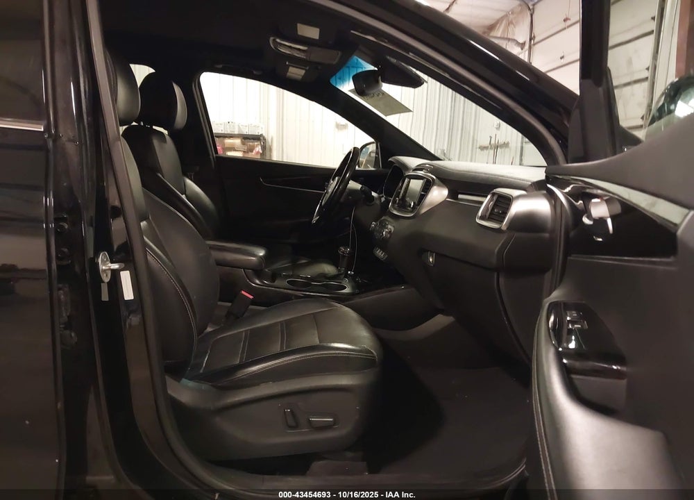 2016 KIA SORENTO VIN: 5XYPKDA55GG094102