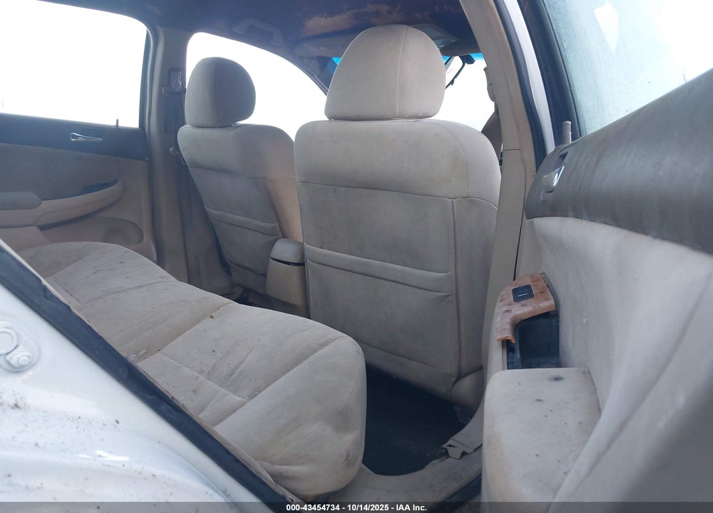 2003 HONDA ACCORD 2.4 LX VIN: 3HGCM563X3G702229