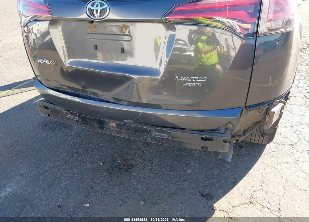 2018 TOYOTA RAV4 LIMITED VIN: JTMDFREV4JJ252211