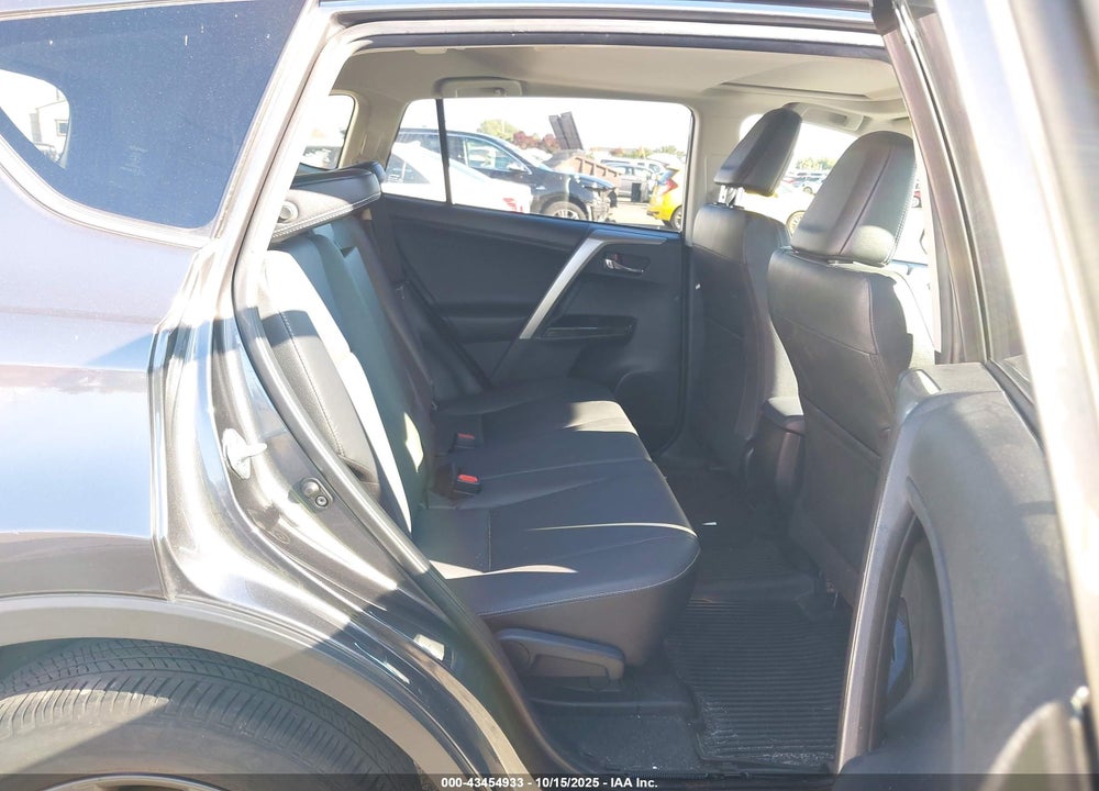 2018 TOYOTA RAV4 LIMITED VIN: JTMDFREV4JJ252211