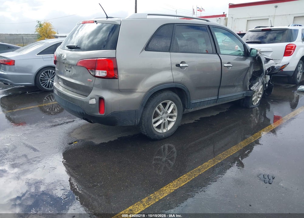 2014 KIA SORENTO LX VIN: 5XYKTCA6XEG541336