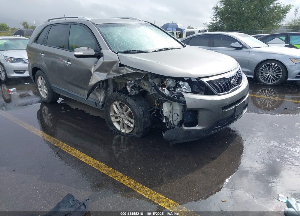 2014 KIA SORENTO LX VIN: 5XYKTCA6XEG541336