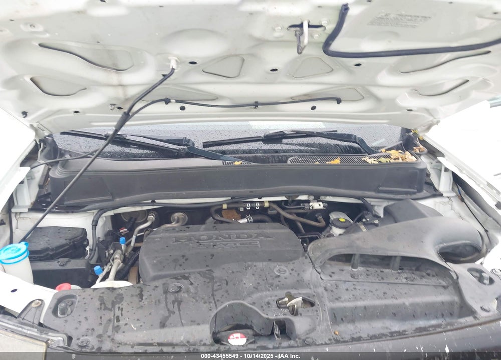 2011 HONDA PILOT TOURING VIN: 5FNYF4H91BB085186