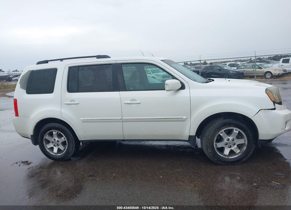 2011 HONDA PILOT TOURING VIN: 5FNYF4H91BB085186