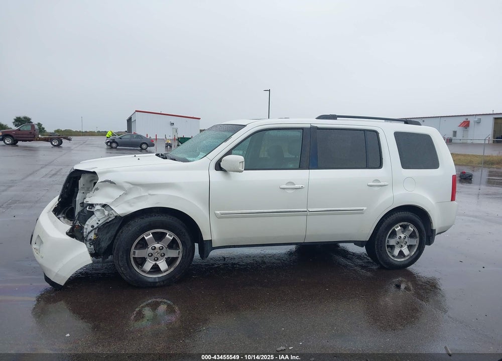 2011 HONDA PILOT TOURING VIN: 5FNYF4H91BB085186