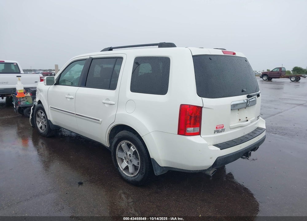 2011 HONDA PILOT TOURING VIN: 5FNYF4H91BB085186