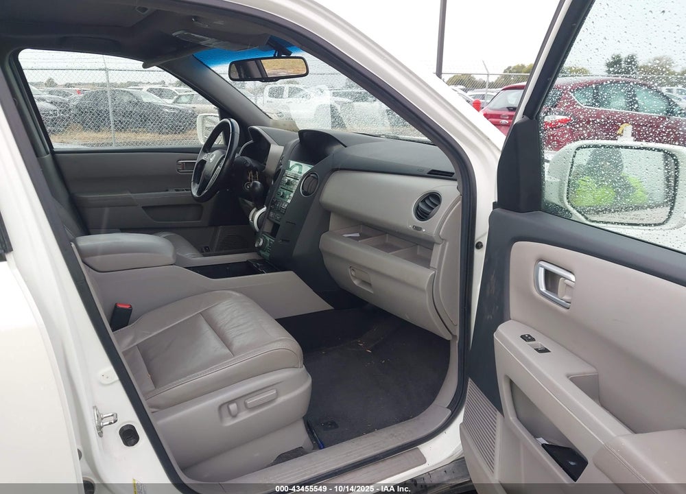 2011 HONDA PILOT TOURING VIN: 5FNYF4H91BB085186