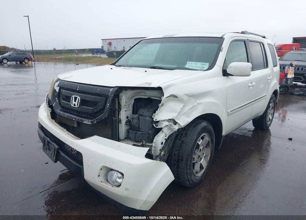 2011 HONDA PILOT TOURING VIN: 5FNYF4H91BB085186